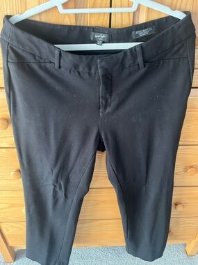 Lord and Taylor Black Ponte stretch knit straight - leg women’s pants.